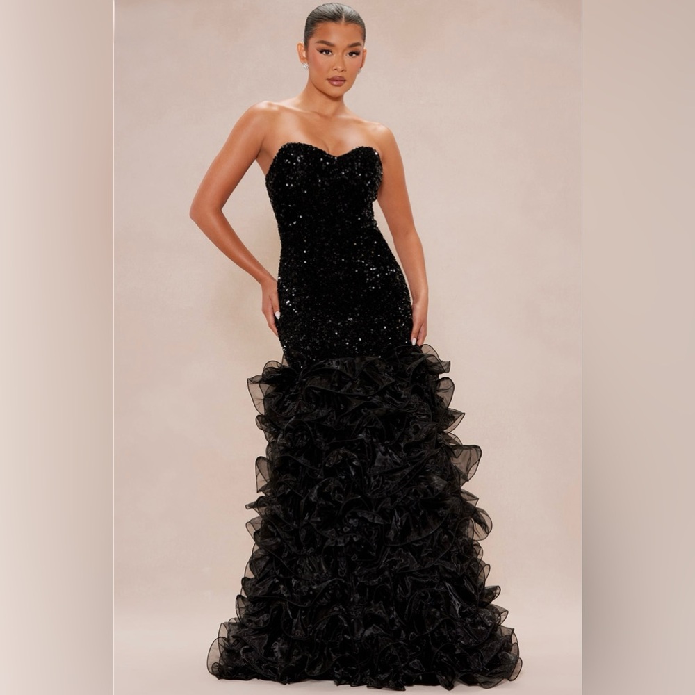 Elegant Black Strapless Gown